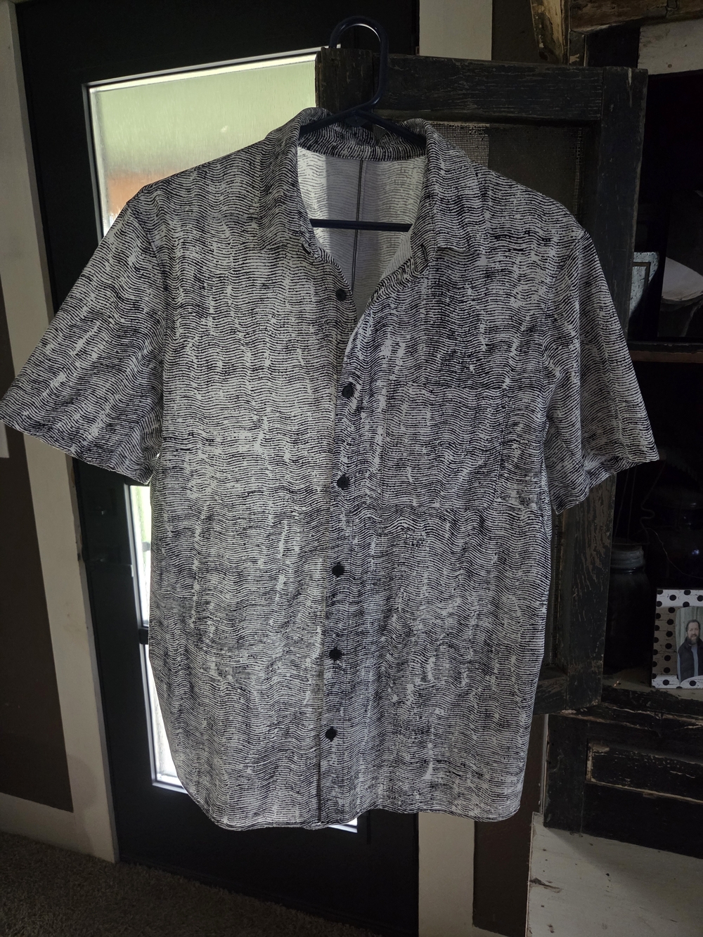 Men's Lululemon Short Sleeve Patterned Button-Up Shirt - Black & White